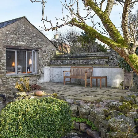 Holiday home Pear Tree Barn